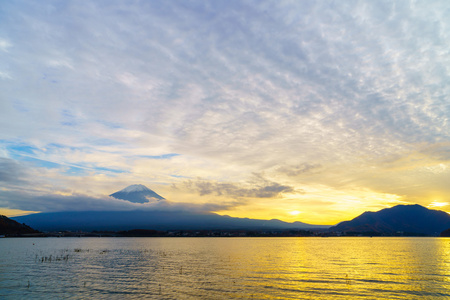 富士山在夕阳