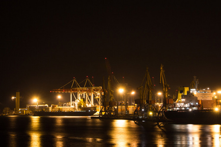 港口工业的夜景
