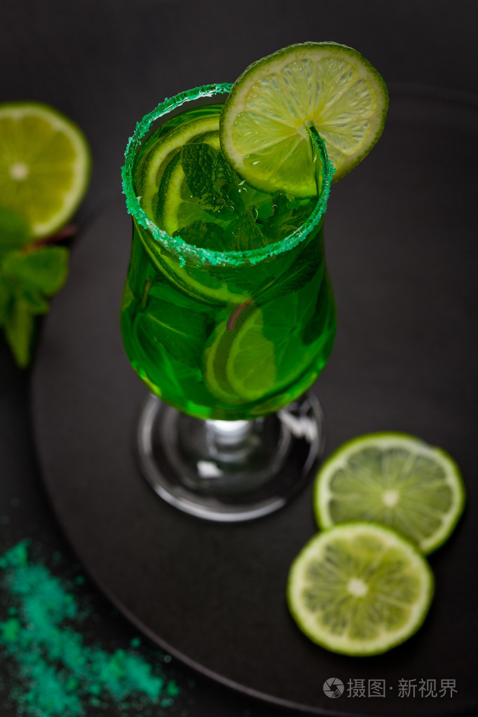 圣帕特里克节的绿色饮料