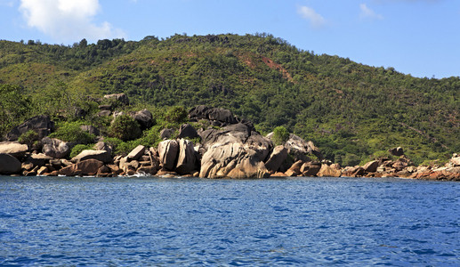 普拉兰岛在印度洋上的巨大的花岗岩巨石