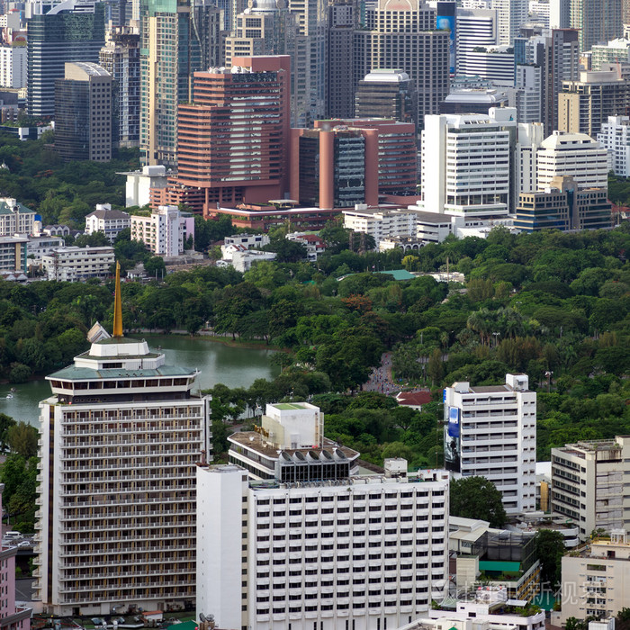 在曼谷市中心的现代建筑