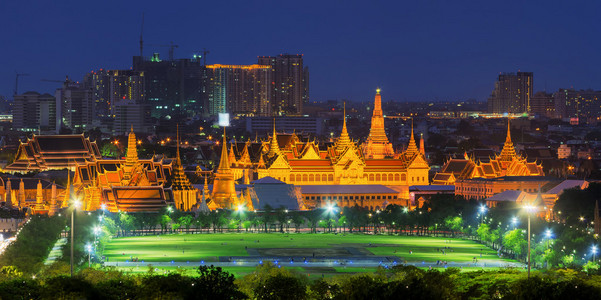 在晚上泰国大皇宫