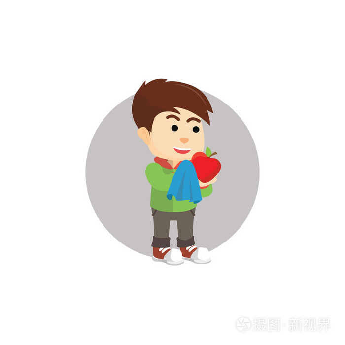 小男孩清洗苹果