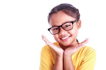 年轻的亚洲女孩戴眼镜上白色孤立的肖像