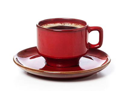 白色背景茶托上红色咖啡杯的特写照片