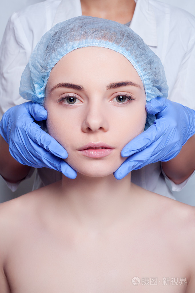 美丽的女人的脸手术关闭了肖像