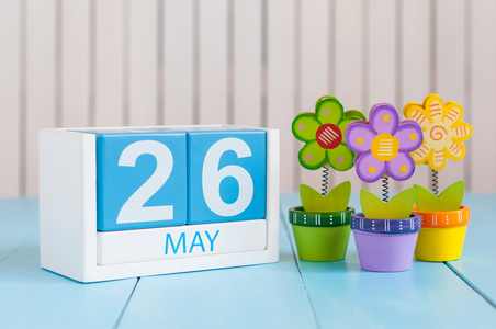 五月二十六日。 5月26日白色背面木制彩色日历图像
