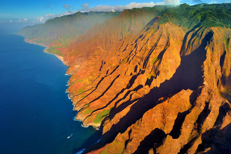 壮观的 Na Pali 海岸的视图