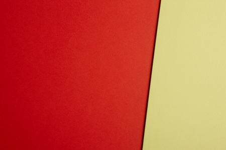 彩色的硬纸板背景的红色和黄色的基调。复制空间