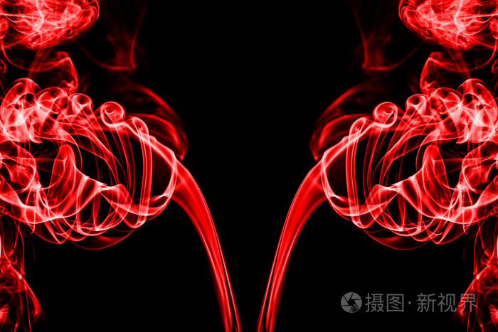 抽象红色烟雾在黑色背景上