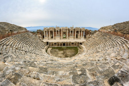 古罗马城的剧场的废墟