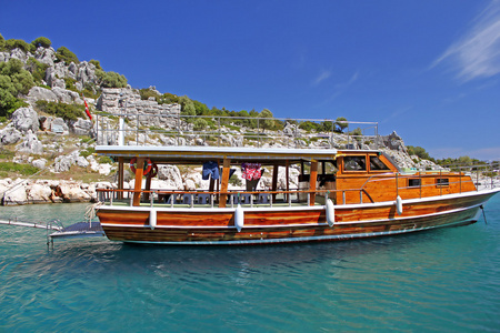 漂亮的木制船在爱琴海附近 Kekova，土耳其