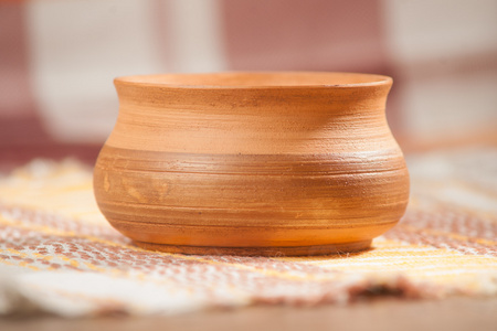 传统手工制作的碗