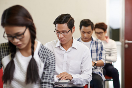 成熟的学生，在课堂