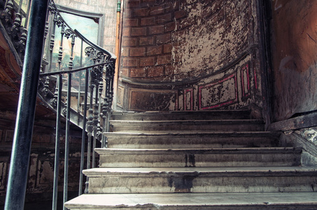 在老第比利斯的古董旧楼梯。格鲁吉亚