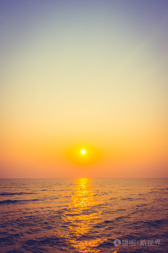 夕阳和海面背景