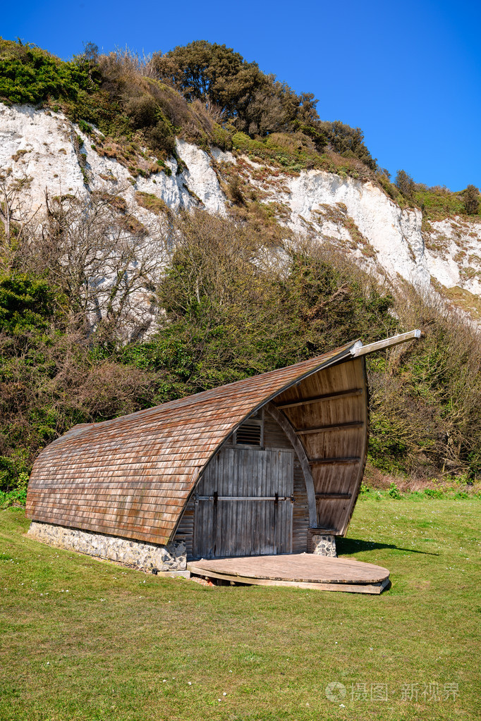 老式的木制船屋