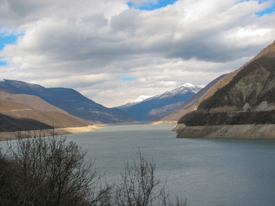 Bietschorn 山峰倒映在湖