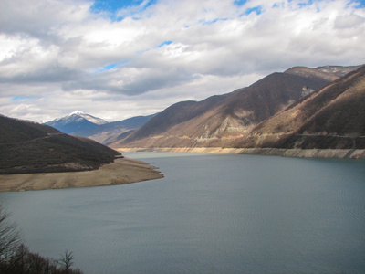 Bietschorn 山峰倒映在湖