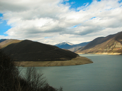 Bietschorn 山峰倒映在湖