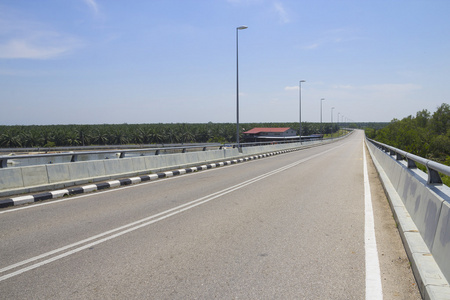 农村公路公路为速度驱动器旅途，空自由桥路线运动旅行的