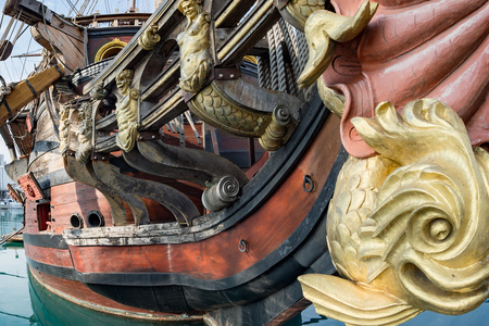 雕塑和装饰上的海盗船