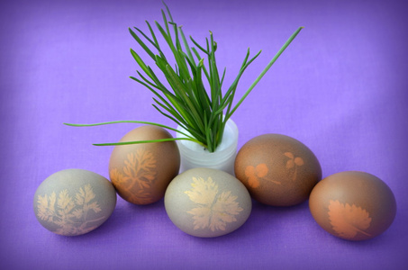 复活节彩蛋涂上一种模式