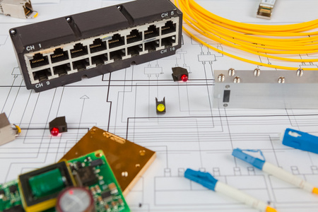 网络交换机 双绞线以太网和光缆和其它电子元器件