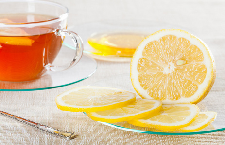 杯茶，新鲜柠檬汁和蜂蜜