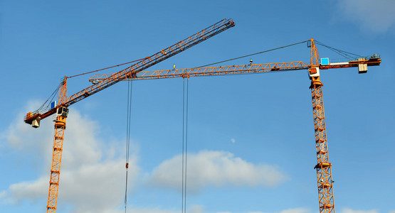 双吊塔式起重机照片