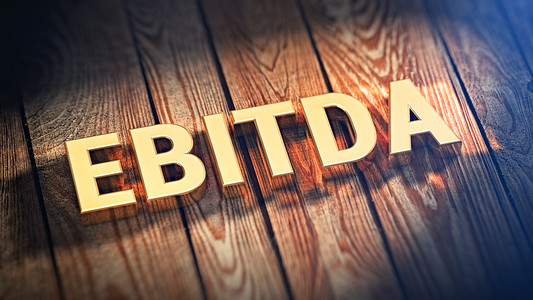 首字母缩略词 Ebitda 在木板上