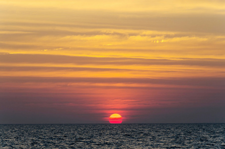 美丽的夕阳海面