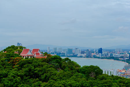 在 Pratumnak 山芭堤雅泰国寺庙