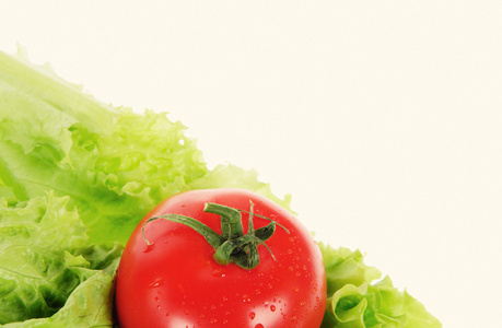 红番茄和绿色蔬菜沙拉