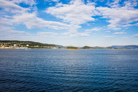 美丽的峡湾在挪威附近奥勒松