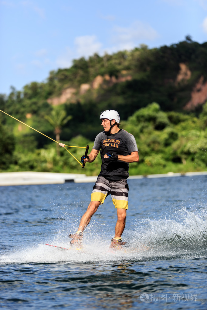 mlad05mu06wakeboarding