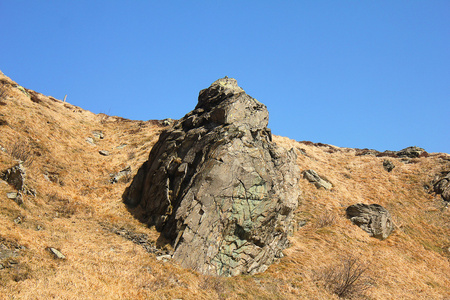 山上的大石头
