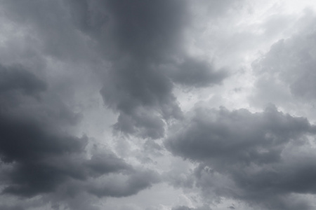 暴风雨的天空, 雨