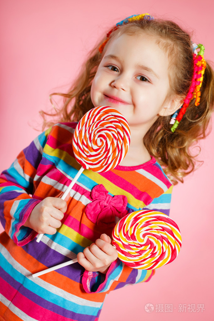 棒棒糖的漂亮小女孩