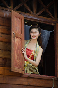 泰国女子穿着传统