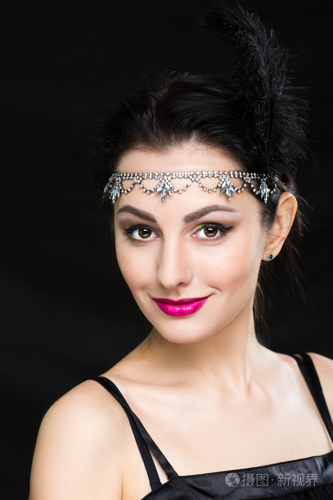 复古女人肖像.复古风格女孩穿着老式的帽子和手套