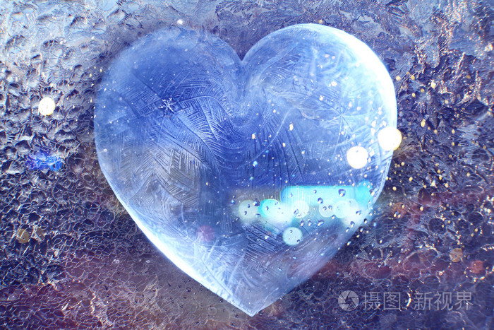 冰冻的心形的气泡