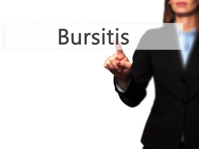 Bursiitis女商人手按触摸屏按钮