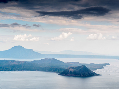 塔尔火山大雅