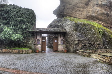 希腊。米特奥拉。在一块岩石上的修道院。门