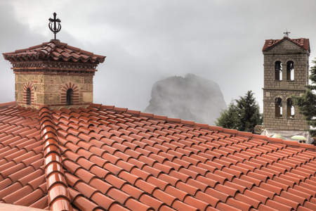 希腊。米特奥拉。在岩石上的修道院。屋顶