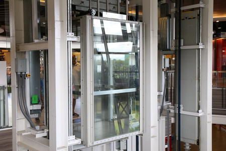 玻璃电梯夜景图片