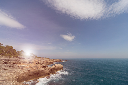 美丽的海天堂海滩上的蓝天白云背景