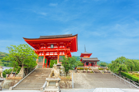 Ro 孟红门清水寺入口晚上