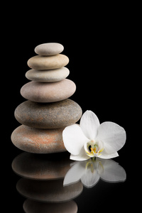 黑与白花平衡禅石头
